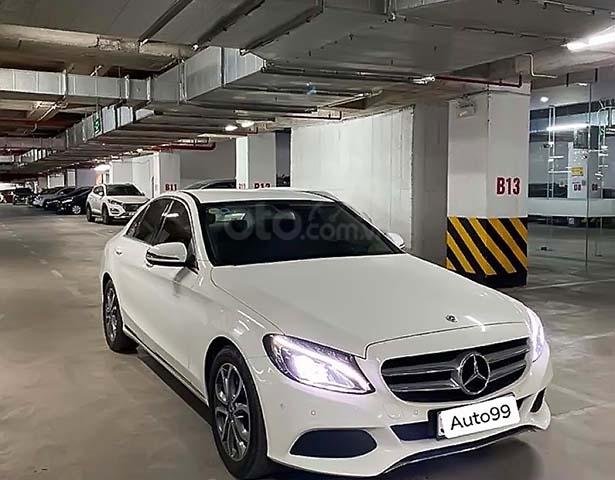 Cần bán Mercedes C200 sản xuất năm 2018, màu trắng, xe nhập0