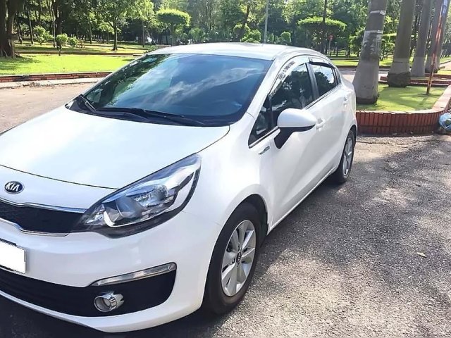 Cần bán xe Kia Rio đời 2017, màu trắng, xe nhập chính hãng0