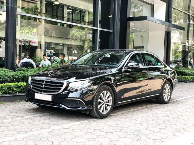 Với 430 triệu, sở hữu ngay chiếc Mercedes-Benz E200 đời 2019, màu đen, giao xe tại TP. Hồ Chí Minh0