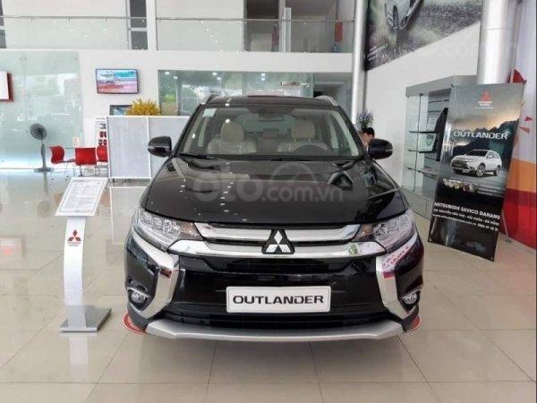 Mitsubishi Outlander 2.0 CVT sản xuất năm 2019, màu đen, xe sẵn, giao ngay trong 24h0