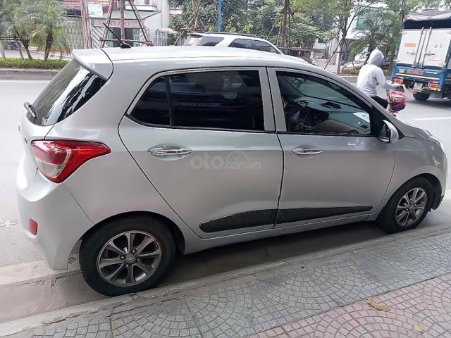 Bán xe Hyundai Grand i10 1.2MT sản xuất 2016, màu bạc, nhập khẩu