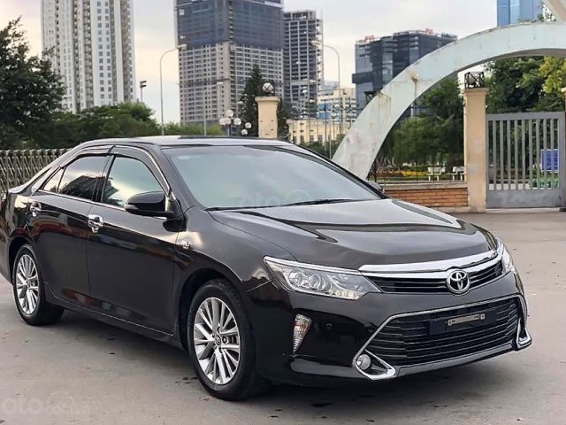 Cần bán xe Toyota Camry 2.5Q 2018, màu đen0