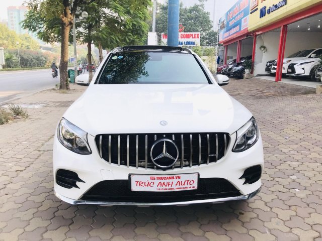 Cần bán xe Mercedes GLC 300 AMG đời 2017, màu trắng0