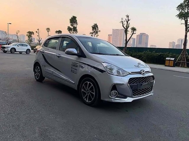 Cần bán lại xe Hyundai Grand i10 năm sản xuất 2018, màu bạc xe còn mới nguyên0