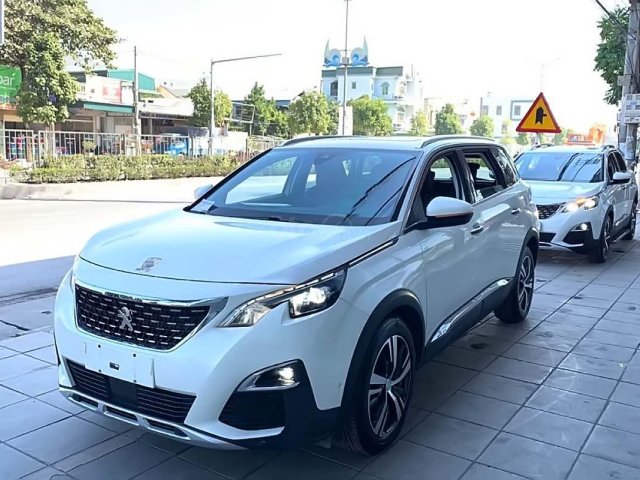 Cần bán Peugeot 5008 1.6 AT đời 2018, màu trắng