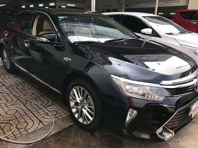 Bán ô tô Toyota Camry sản xuất 2018, màu đen xe còn mới nguyên0