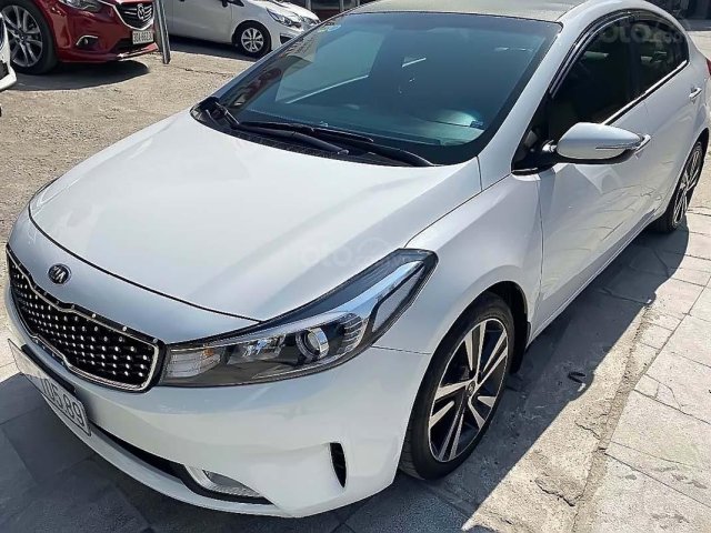 Bán xe Kia Cerato năm 2018, màu trắng như mới