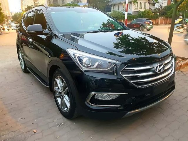 Cần bán Hyundai Santa Fe 2.4L 4WD, năm 2017, màu đen chính chủ, giá 955tr