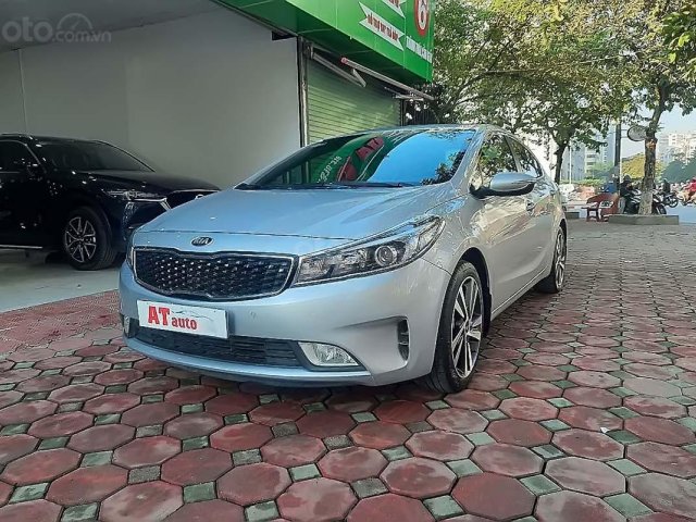 Cần bán gấp Kia Cerato 2.0 đời 2018, màu bạc0