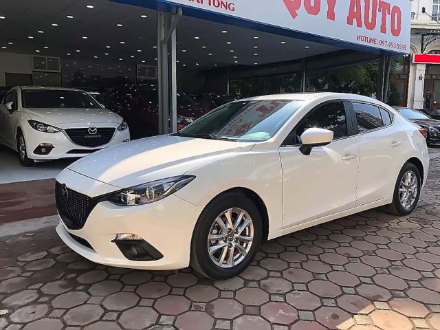 Bán xe Mazda 3 đời 2015, màu trắng xe còn mới lắm0