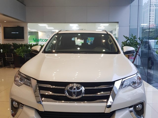 Mua xe Toyota Fortuner đời 2019, màu trắng - Giá cạnh tranh - Giao nhanh toàn quốc0