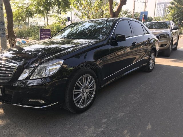 Bán Mercedes E300 đời 2009, màu đen, xe cực đẹp chạy 5 vạn km, giá tốt