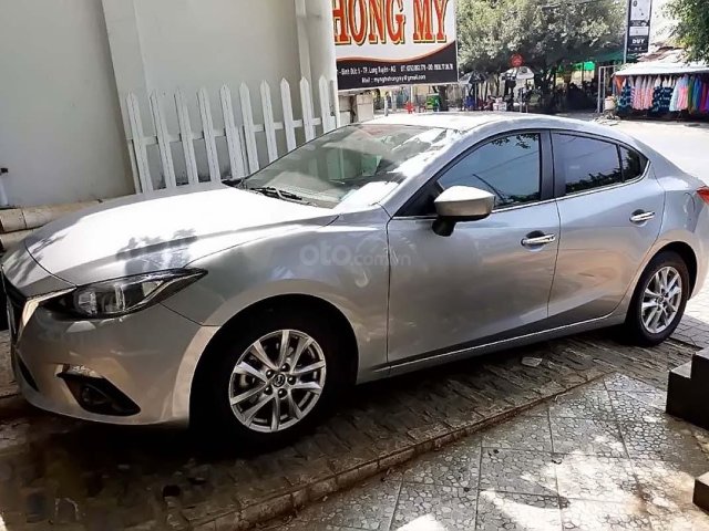 Cần bán xe Mazda 3 1.5 AT sản xuất năm 2016, màu bạc0