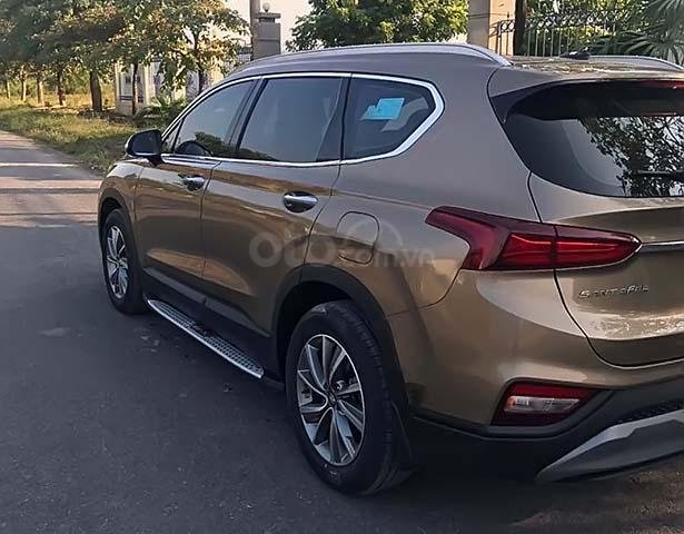 Cần bán xe Hyundai Santa Fe 2.4L sản xuất 2019 chính chủ, 988tr