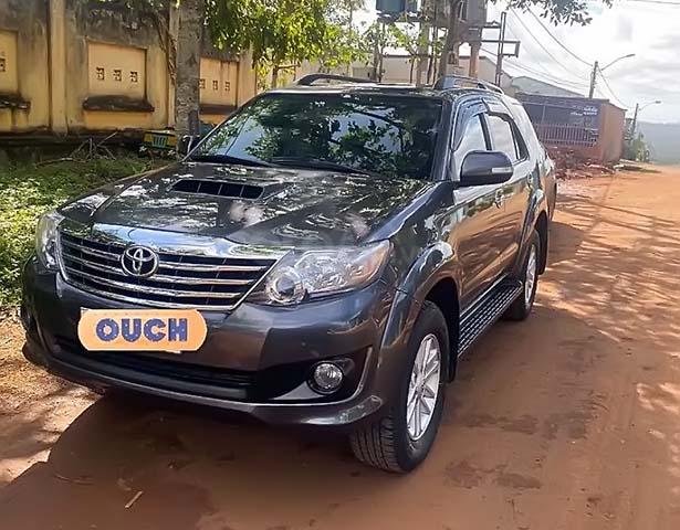 Cần bán gấp Toyota Fortuner 2.5G sản xuất 2013, màu xám xe gia đình0