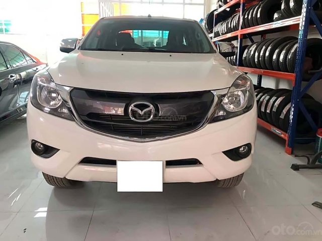 Cần bán Mazda BT 50 2.2L 4x4 MT đời 2018, màu trắng, nhập khẩu, số sàn 