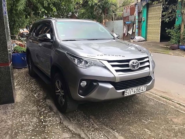 Bán Toyota Fortuner 2.4G 4x2 MT đời 2017, màu bạc, nhập khẩu0