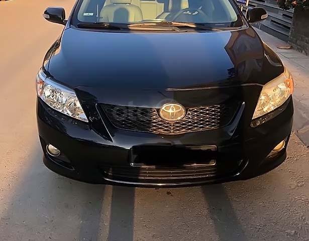 Bán Toyota Corolla Altis năm sản xuất 2010, màu đen, nhập khẩu 