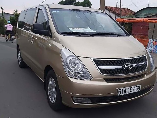 Bán xe Hyundai Grand Starex 2.5MT năm 2010, màu vàng, nhập khẩu