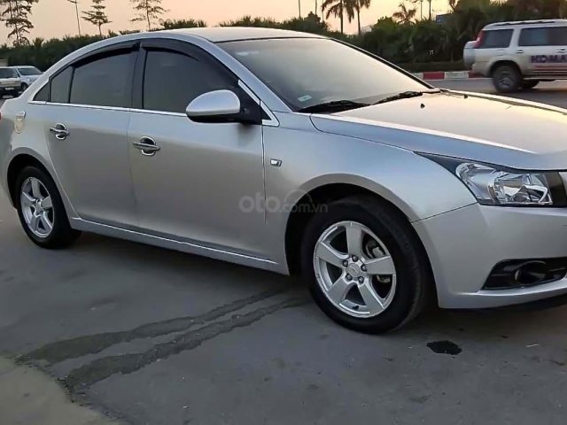 Bán xe cũ Chevrolet Cruze đời 2013, màu bạc0