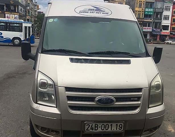 Cần bán xe cũ Ford Transit 2.4L sản xuất 2012, màu bạc0