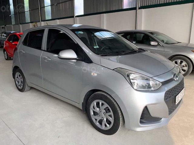 Bán Hyundai Grand i10 đời 2017, màu bạc, xe gia đình, giá chỉ 298 triệu0