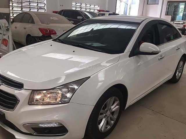 Cần bán Chevrolet Cruze LT 1.6 MT năm sản xuất 2015, màu trắng, giá tốt0