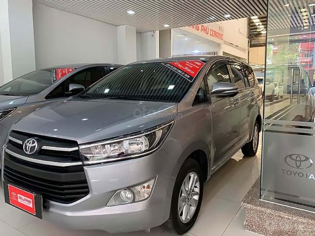 Bán Toyota Innova 2.0E năm 2017, màu bạc, số sàn, giá chỉ 675 triệu