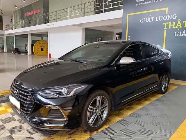 Bán Hyundai Elantra Sport 1.6 AT đời 2018, màu đen, số tự động, 668tr0