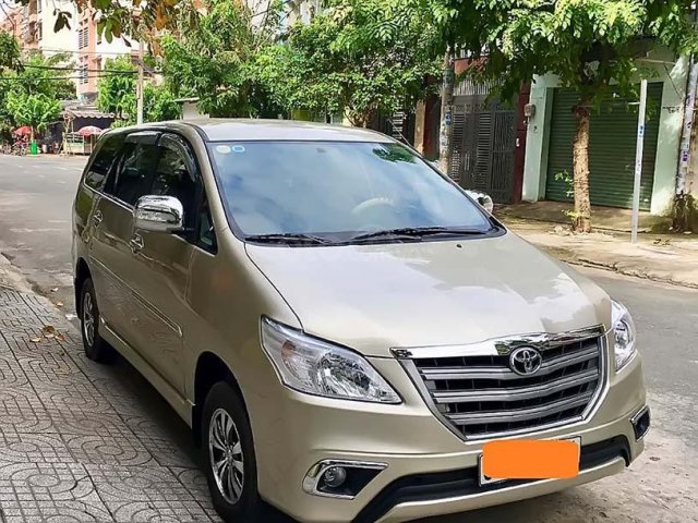 Bán Toyota Innova 2.0E 2014, màu vàng số sàn, giá 418tr