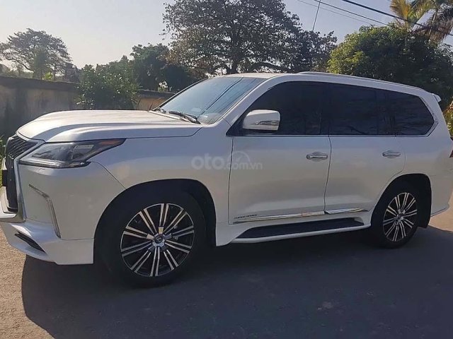 Cần bán gấp Lexus LX đời 2019, màu trắng, nhập khẩu nguyên chiếc chính hãng0