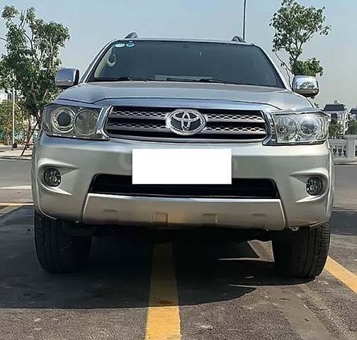 Bán Toyota Fortuner 2.5 G năm sản xuất 2011, màu bạc chính chủ, 580tr0