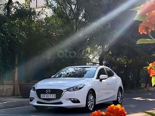 Cần bán lại xe Mazda 3 FaceLift 1.5 đời 2019, màu trắng, giá chỉ 680 triệu