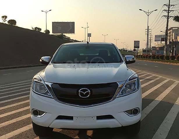 Bán Mazda BT 50 2.2L 4x2 AT năm 2016, màu trắng, nhập khẩu số tự động0