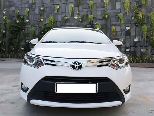 Cần bán lại xe Toyota Vios sản xuất năm 2018, màu trắng xe còn mới lắm0