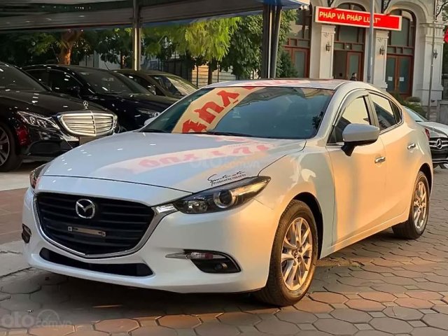 Cần bán lại xe Mazda 3 1.5 AT năm sản xuất 2017, màu trắng xe còn mới lắm