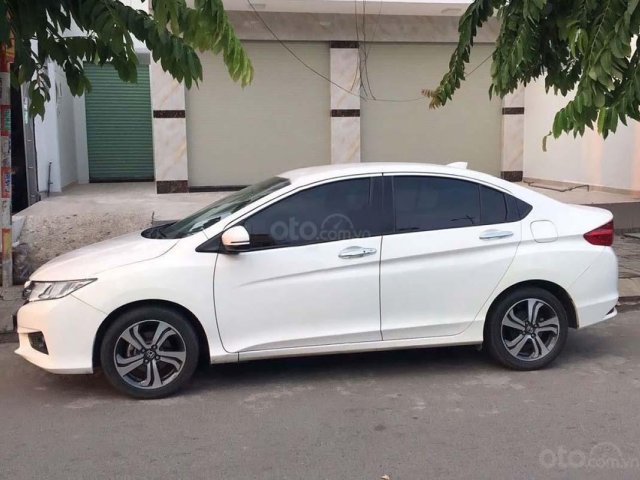 Cần bán Honda City 1.5 AT đời 2017, màu trắng, số tự động0
