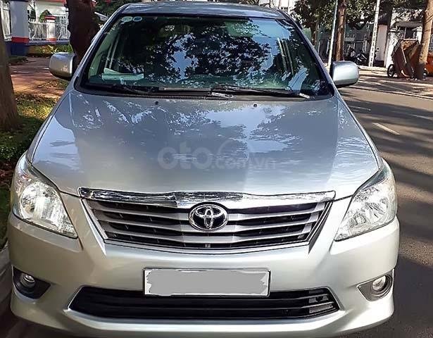 Bán Toyota Innova đời 2012, màu bạc xe gia đình