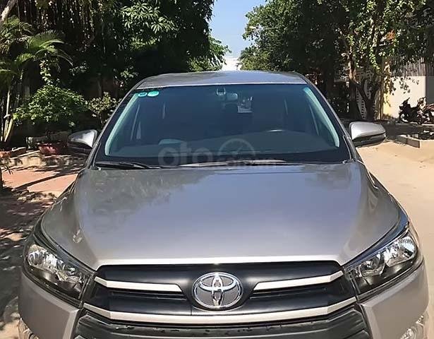 Bán xe Toyota Innova 2018, màu bạc xe còn mới nguyên