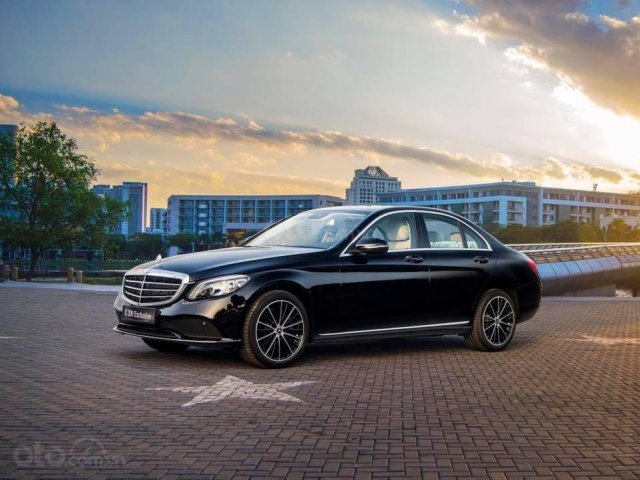 Mercedes-Benz C 200 Exclusive 2019 - giảm giá 10% cho tháng 12 + tặng phụ kiện theo xe, LH 09140601450