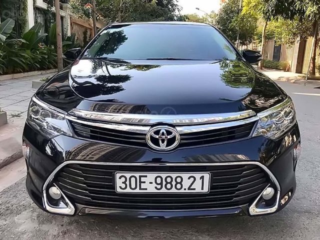 Bán xe Toyota Camry 2.0E sản xuất 2017, màu đen0