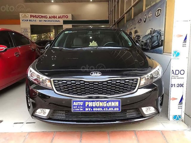 Bán xe Kia Cerato AT đời 2017, màu đen số tự động0