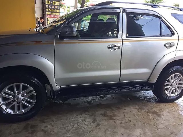 Bán xe Toyota Fortuner 2.5G đời 2012, màu bạc số tự động giá cạnh tranh0