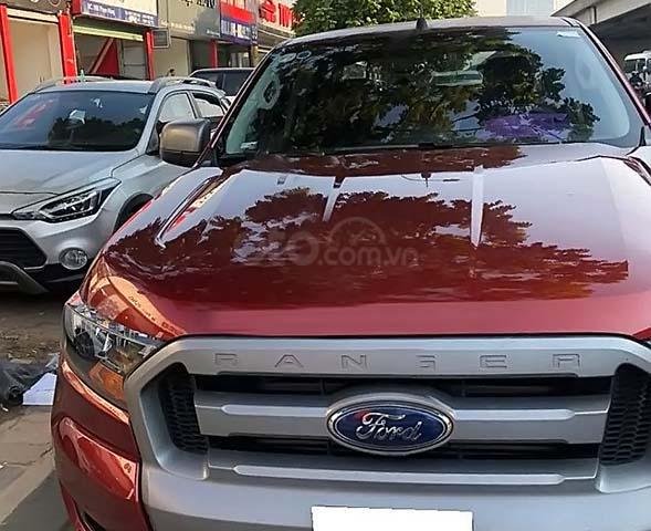 Cần bán xe Ford Ranger XLS 2.2L 4x2 AT năm 2017, màu đỏ, nhập khẩu