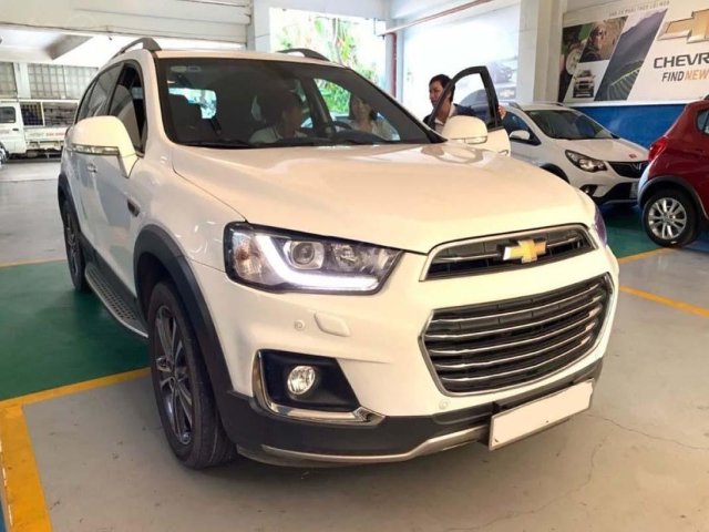 Cần bán xe Chevrolet Captiva Revv LTZ 2.4 AT năm sản xuất 2016, màu trắng 0