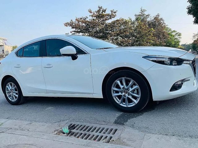 Cần bán lại xe Mazda 3 đời 2018, màu trắng, giá tốt0