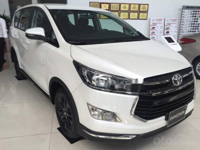 Bán xe Toyota Innova 2.0 AT Ventuner sản xuất 2019, màu trắng, giá tốt