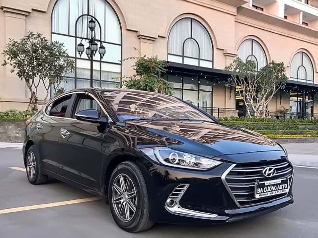 Bán Hyundai Elantra 1.6 MT đời 2018, màu đen số sàn, giá tốt0