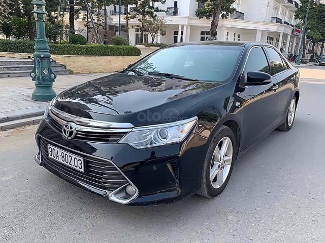 Bán xe Toyota Camry 2.5Q năm 2015, màu đen0