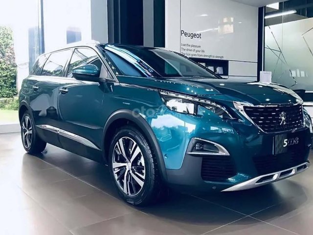 Xe sẵn - Giao ngay - Tặng quà kèm theo, khi mua Peugeot 5008 đời 2019, màu xanh lam